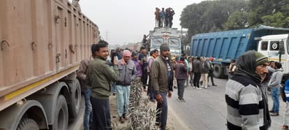Sonebhadra Transporters angry over amendment in Motor Vehicle Act, said- Government should withdraw the black