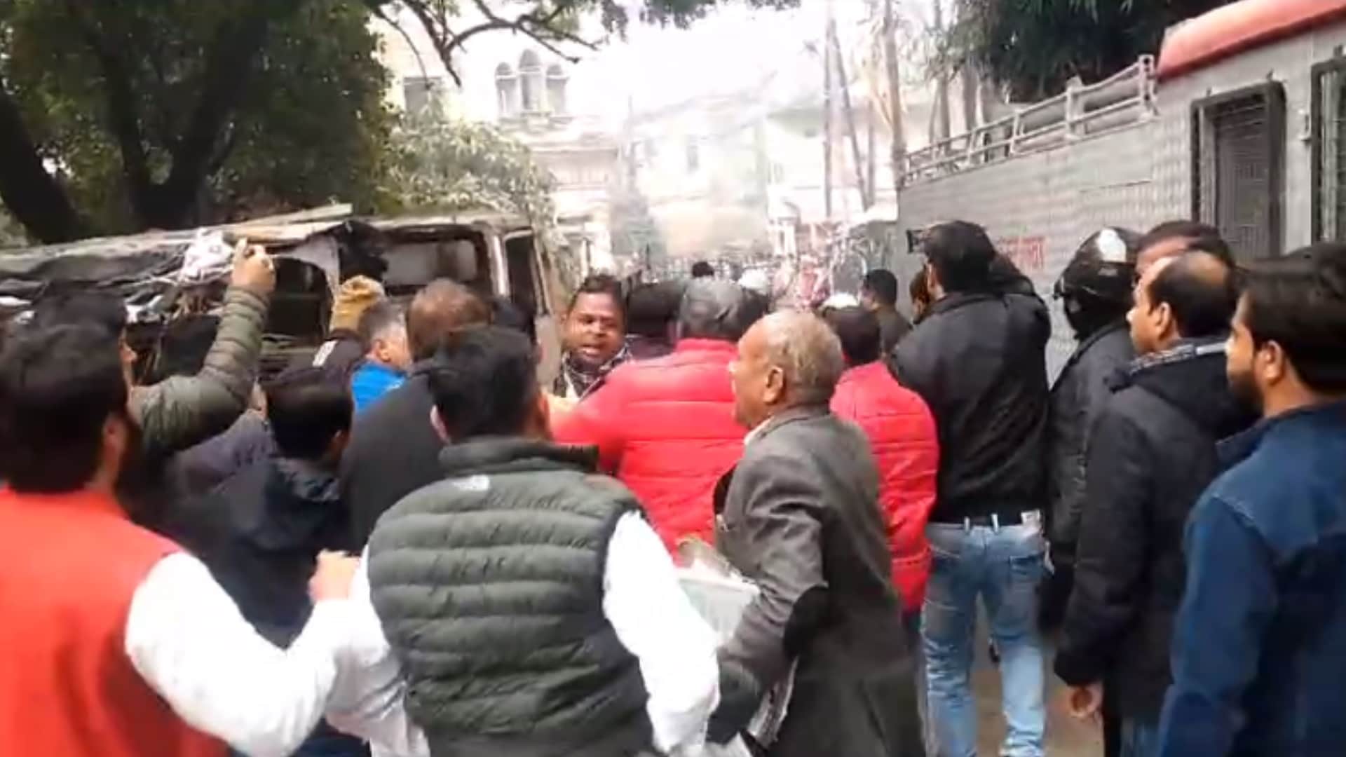 BJP leaders beat Dalit councilors from Municipal Corporation office to road in Meerut, see pictures