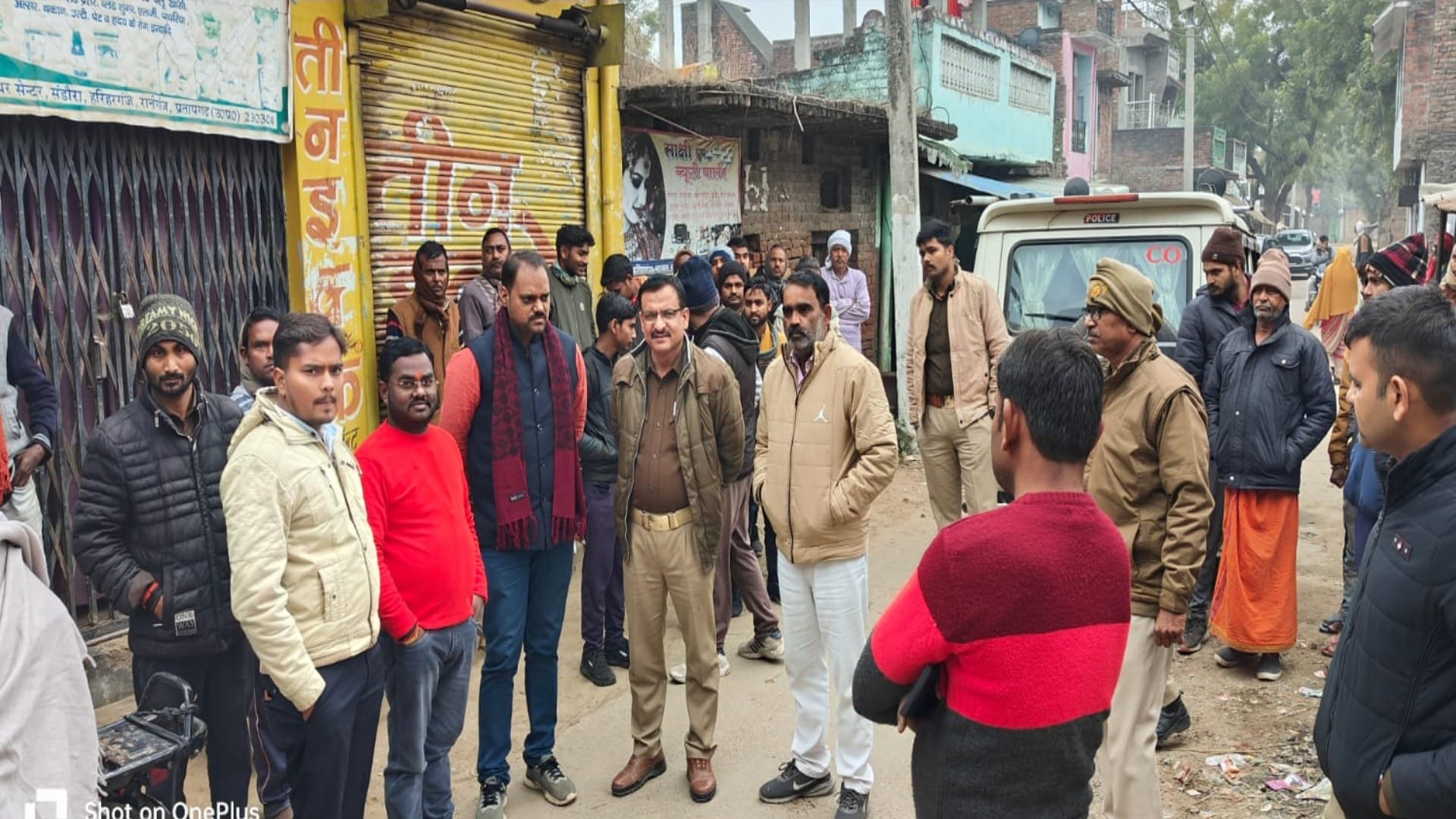 Pratapgarh: Market remained closed in protest against molestation of student
