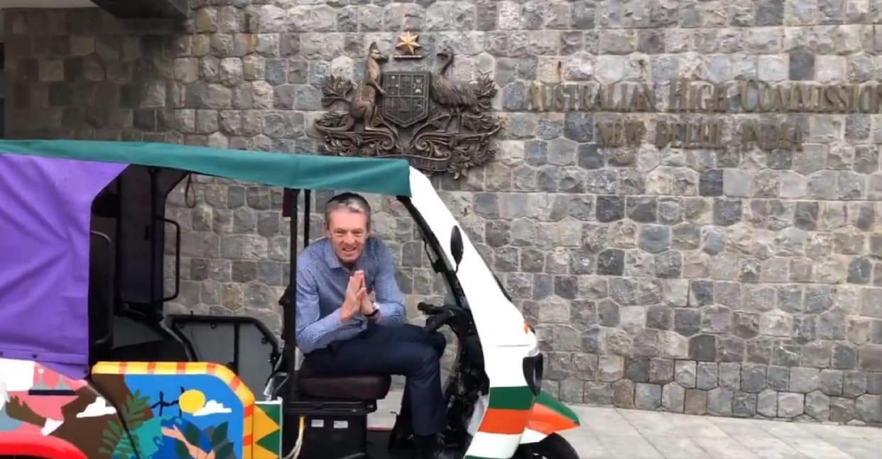 australian deputy high commissioner to india makes unique and vibrant start in auto rickshaw