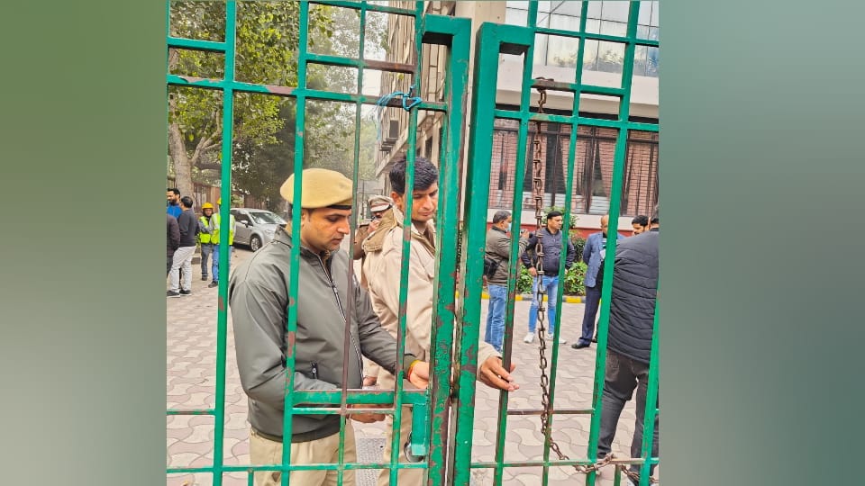 New Delhi: Nehru National Youth Center locked, trustee said action completely illegal