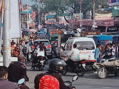 New Year 2024 Huge Crowd of tourist Vehicle in Rishikesh Heavy Traffic Jam in City Photos