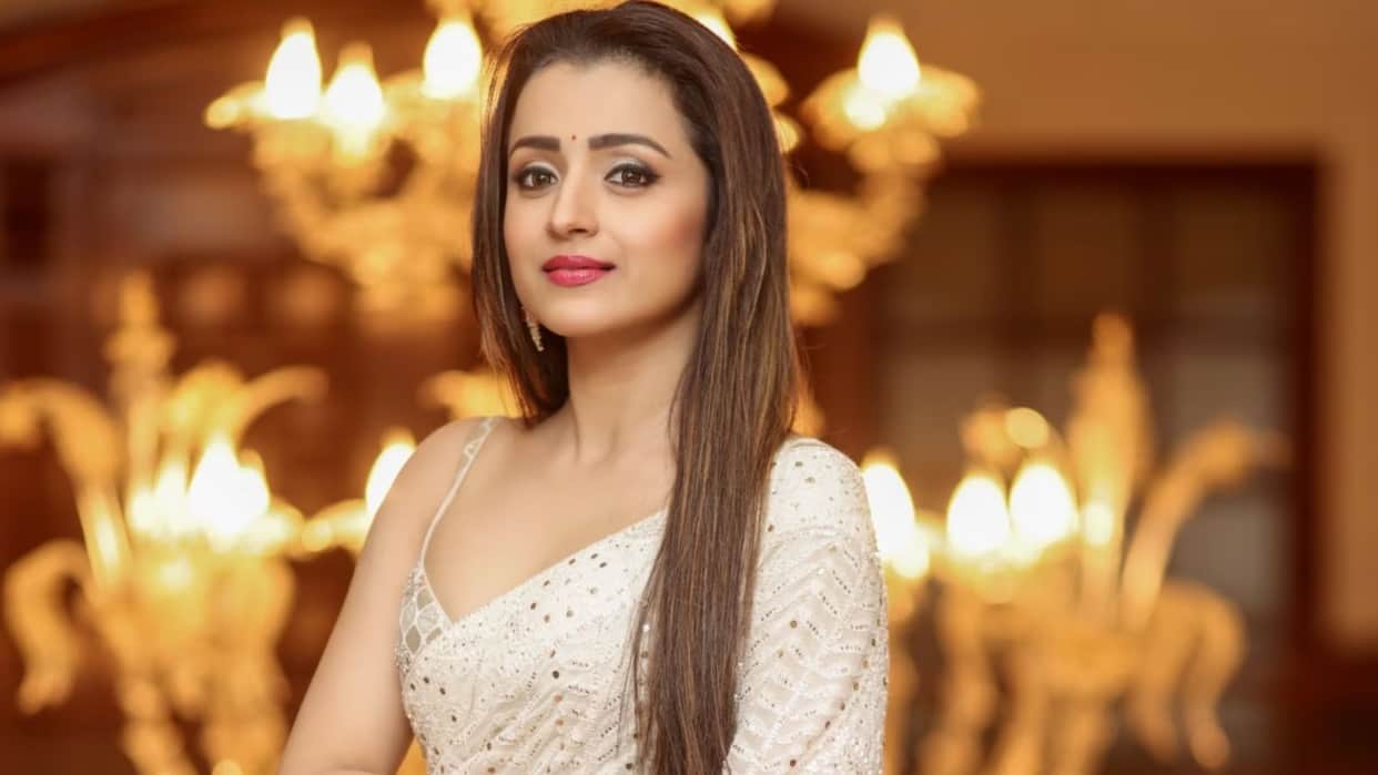 South Actress Trisha make her Bollywood comeback after 13 years with salman khan in Vishnu Vardhan next film