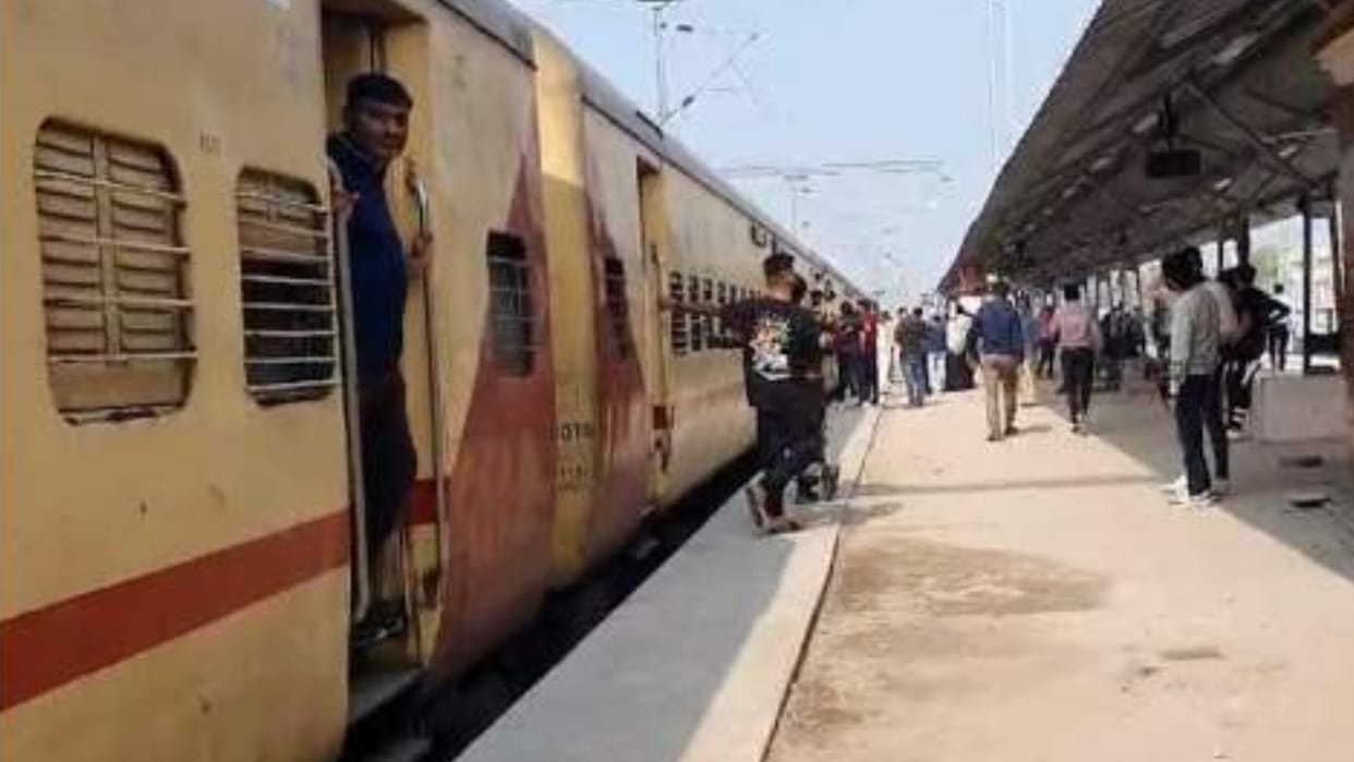 Mentally unstable man makes hoax call after missing express train in Gujarat; detained