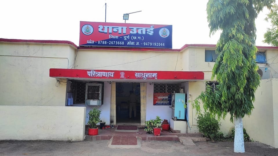 boyfriend and girlfriend committed suicide by hanging themselves in Durg