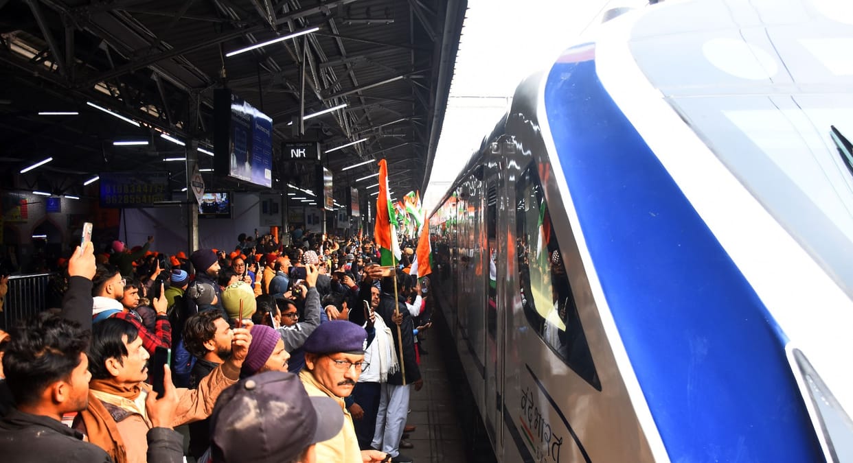 UP: Vande Bharat will run from 4, know the fare and timing of Lucknow to Delhi