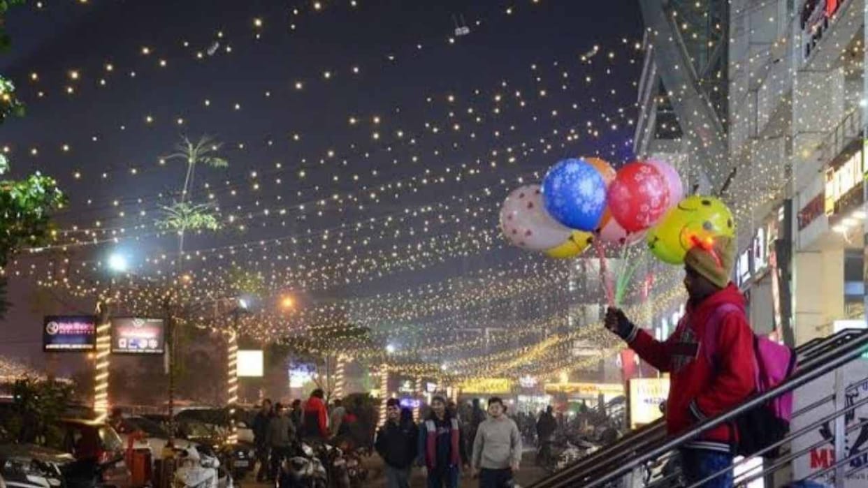Thousands of tourists reached Amritsar to celebrate New Year