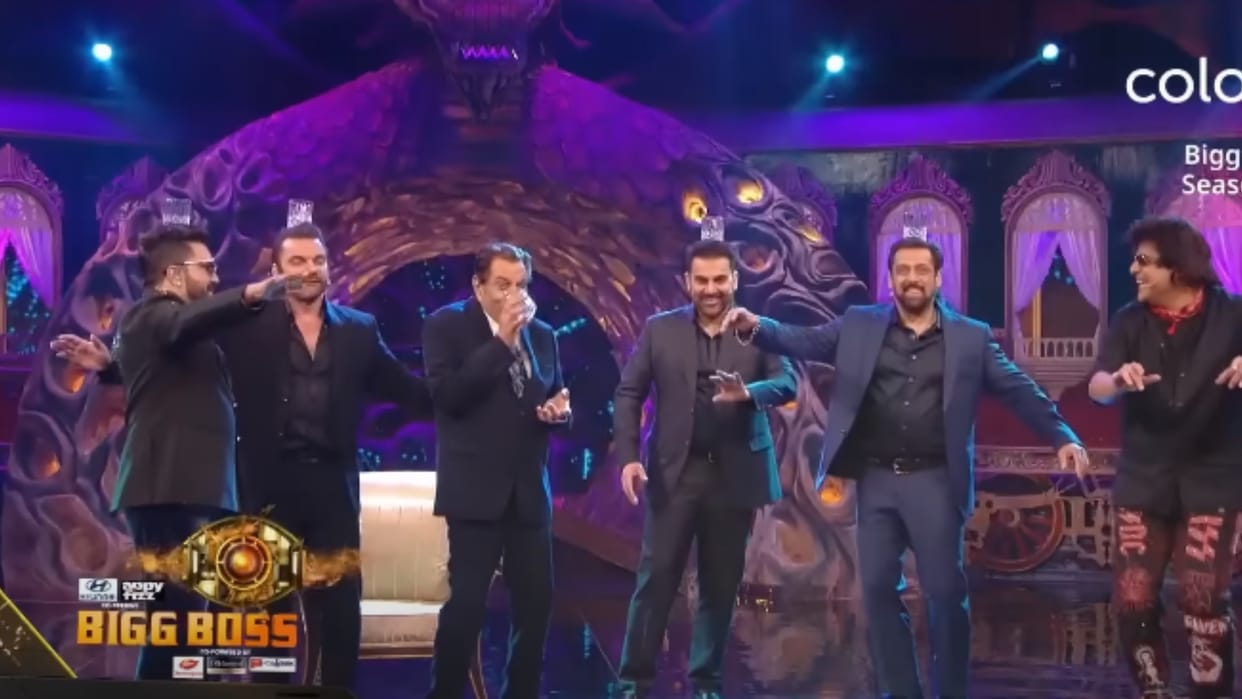 Bigg Boss 17 Salman Khan Dharmendra Arbaaz Khan Sohail Khan Jamal Kudu Dance on Weekend Ka Vaar