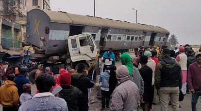 Bihar: Road accident in Bhagalpur; Train bogie load truck becomes victim of accident, bridge railing broken