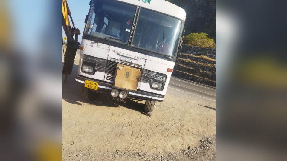 Tehri Accident Bus Brake Fail during going from Delhi to Uttarkashi woman dies after being hit
