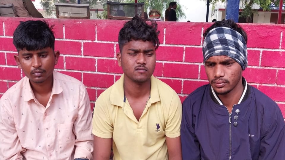 Police station head, inspector and three constables present in line in Chitrakoot
