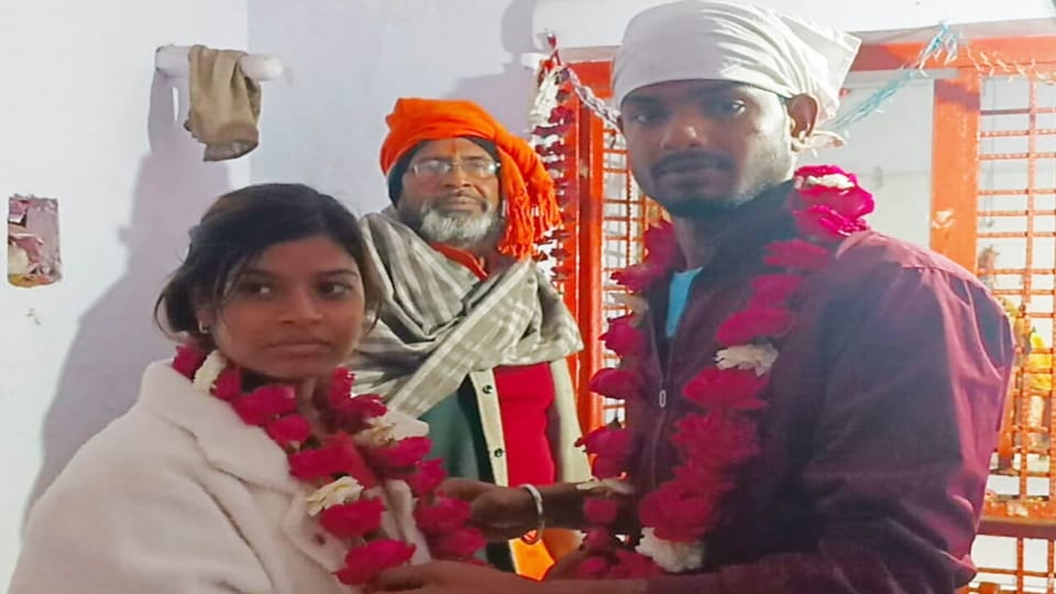 girl reached her lover house after being scolded by father In Hamirpur Then got married in temple