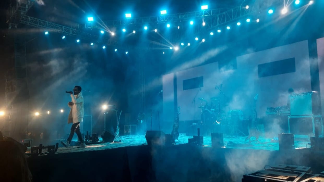 n the megavibe of 100 million music, the enthusiasm of the artists increased the temperature