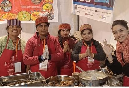 National Street Food Festival 2023 in Delhi Uttarakhand  Women Serve Pahadi Food