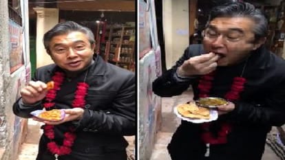 Hiroshi Suzuki: बनारसी कचौड़ी और जलेबी के फैन हुए जापान के राजदूत हिरोशी सुजुकी, सोशल पर पोस्ट किया ये वीडियो Japanese Ambassador Hiroshi Suzuki became a fan of Banarasi Kachori and Jalebi posted video on social