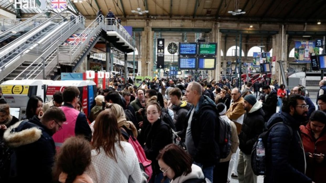 Britain: Eurostar train services cancelled, Britain-Europe travel disrupted due to water filling in tunnels