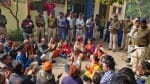 वीएचपी और बजरंग दल के कार्यकर्ता सुंदरकांड करते हुए