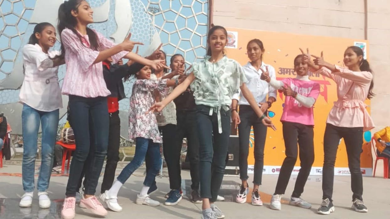 Children fun in Amar ujala New Year dhamaal in Gorakhpur zoo