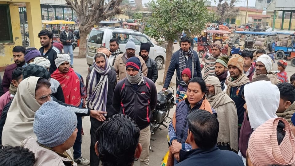 Amroha: teacher who was buying vegetables from Gajraula Mandi was shot, two people carried out incident