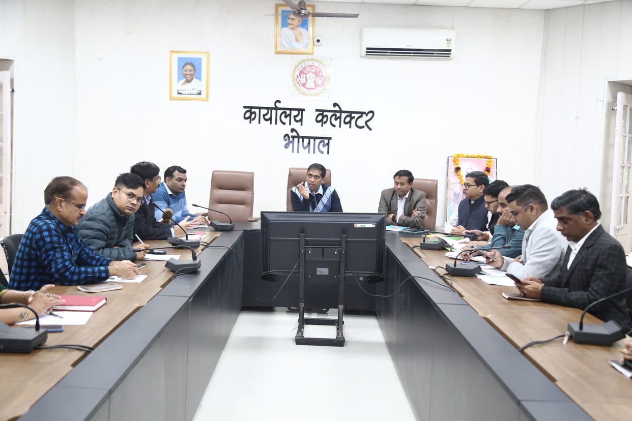 Bhopal News: Bhopal Collector said - continuously check the fitness and documents of buses