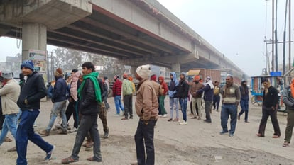 Bihar: Transport traders blocked road in Nalanda and Samastipur against amendment in Motor Vehicle Act