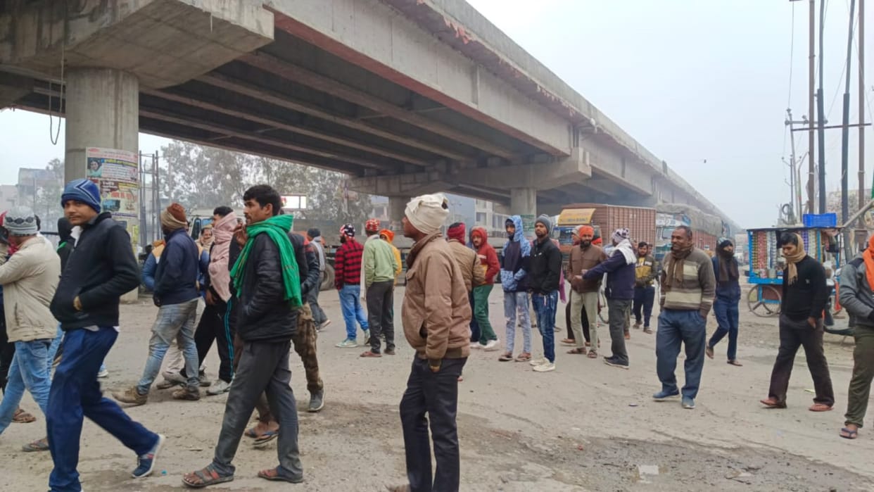 Bihar: Transport traders blocked road in Nalanda and Samastipur against amendment in Motor Vehicle Act