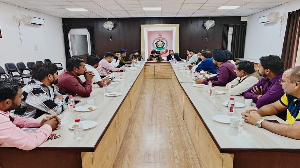 Meeting of Truck Association and District Administration held in Bilaspur