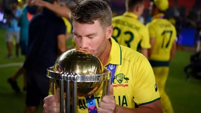 David Warner: टेस्ट के साथ वनडे से भी डेविड वॉर्नर ने लिया संन्यास, चैंपियंस ट्रॉफी में खेलने पर कही बड़ी बात David Warner retires from ODI cricket After Test but keeps himself available for 2025 Champions Trophy