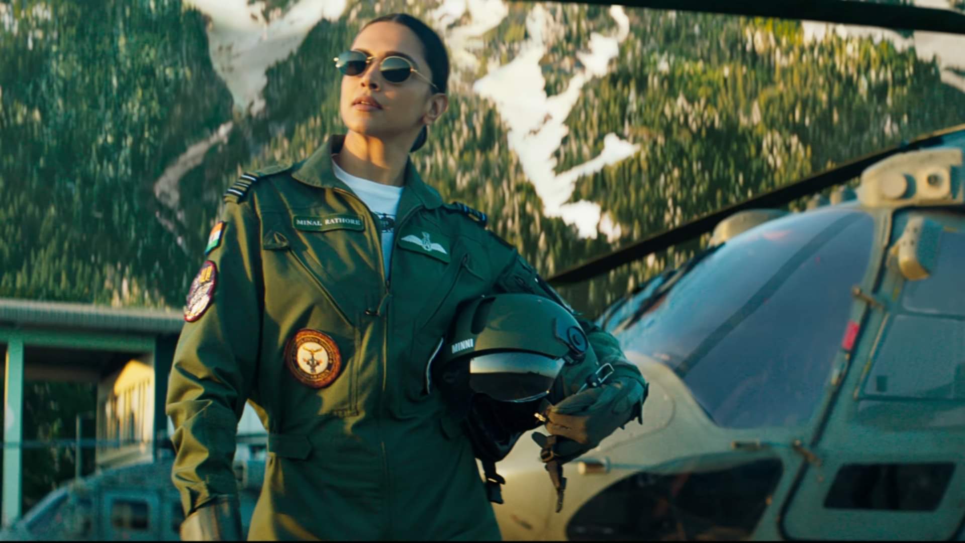 Fighter actress Deepika Padukone glamorous and intimate scene with Hrithik Roshan in Siddharth Anand Film