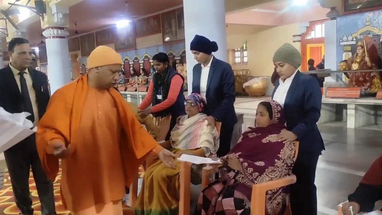 CM Yogi listened to complaint in Gorakhpur