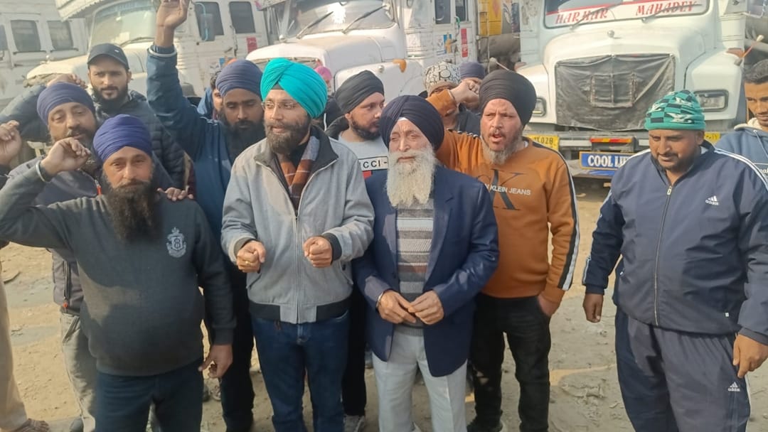 Bus drivers strike in Jammu: Demonstration in the city against the new hit and run law