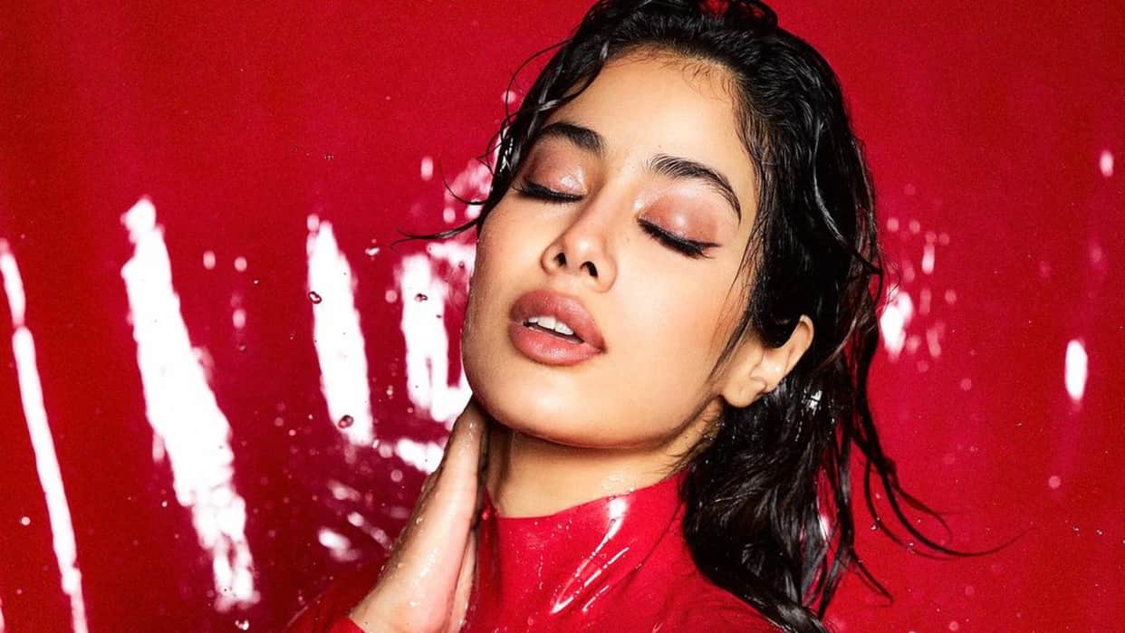 Janhvi Kapoor laughed at message from a Bollywood actor Also reveals what boys notice about her first in KWK 8