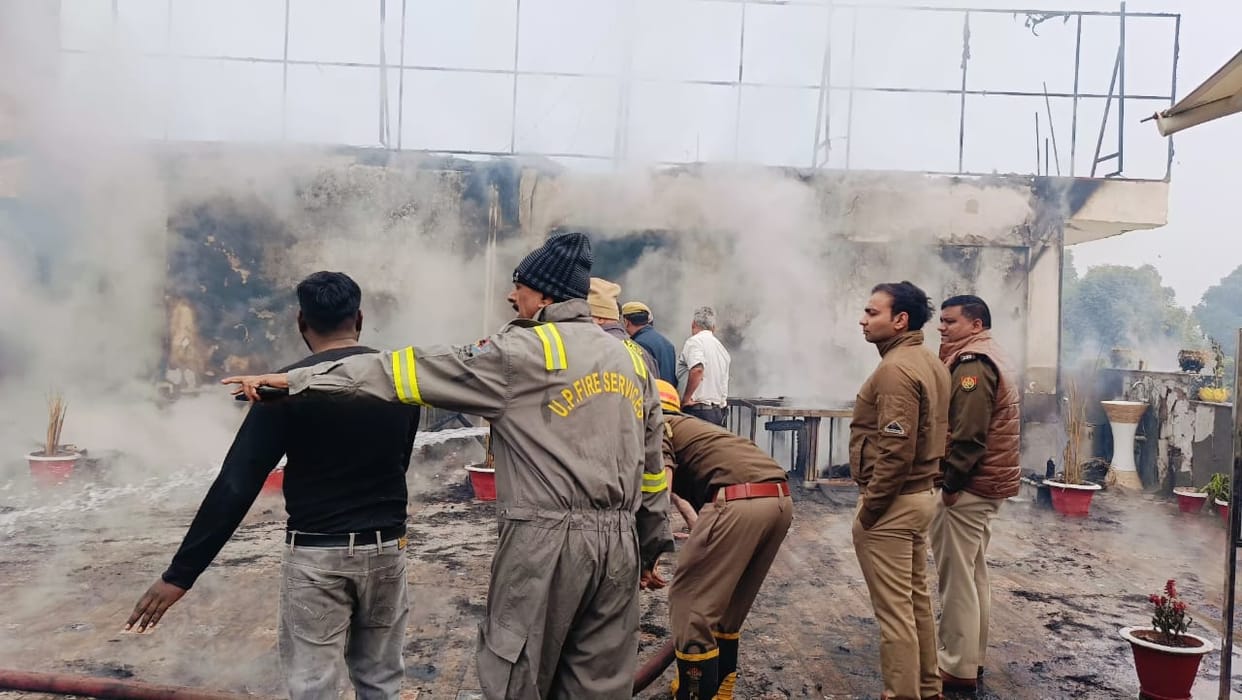 Massive fire broke out in Ganges Club due to unknown, four fire tenders brought it under control