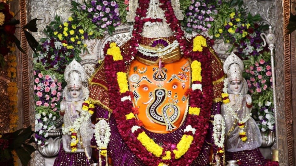 new year khajrana ganesh mandir pitra parvat ranjit hanuman darshan