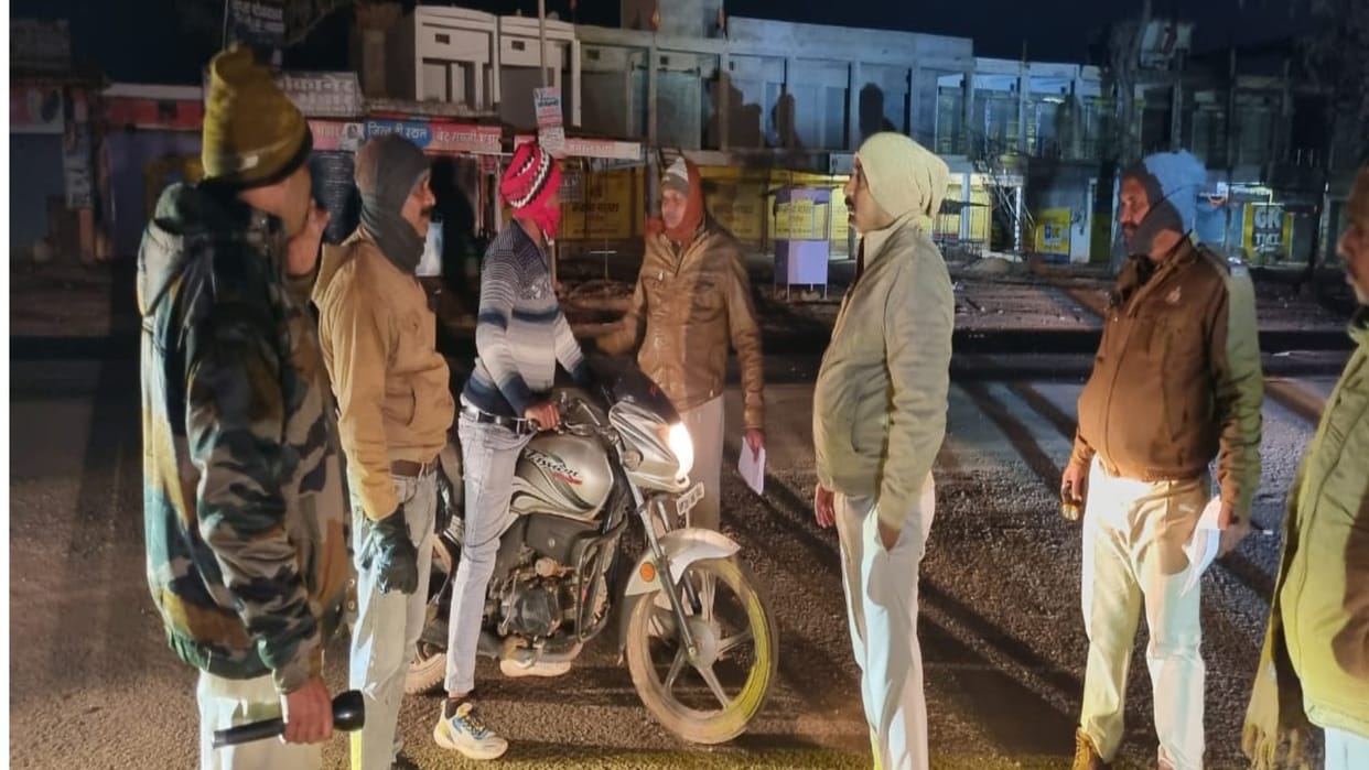 Police took to the streets for a happy and safe New Year in katni