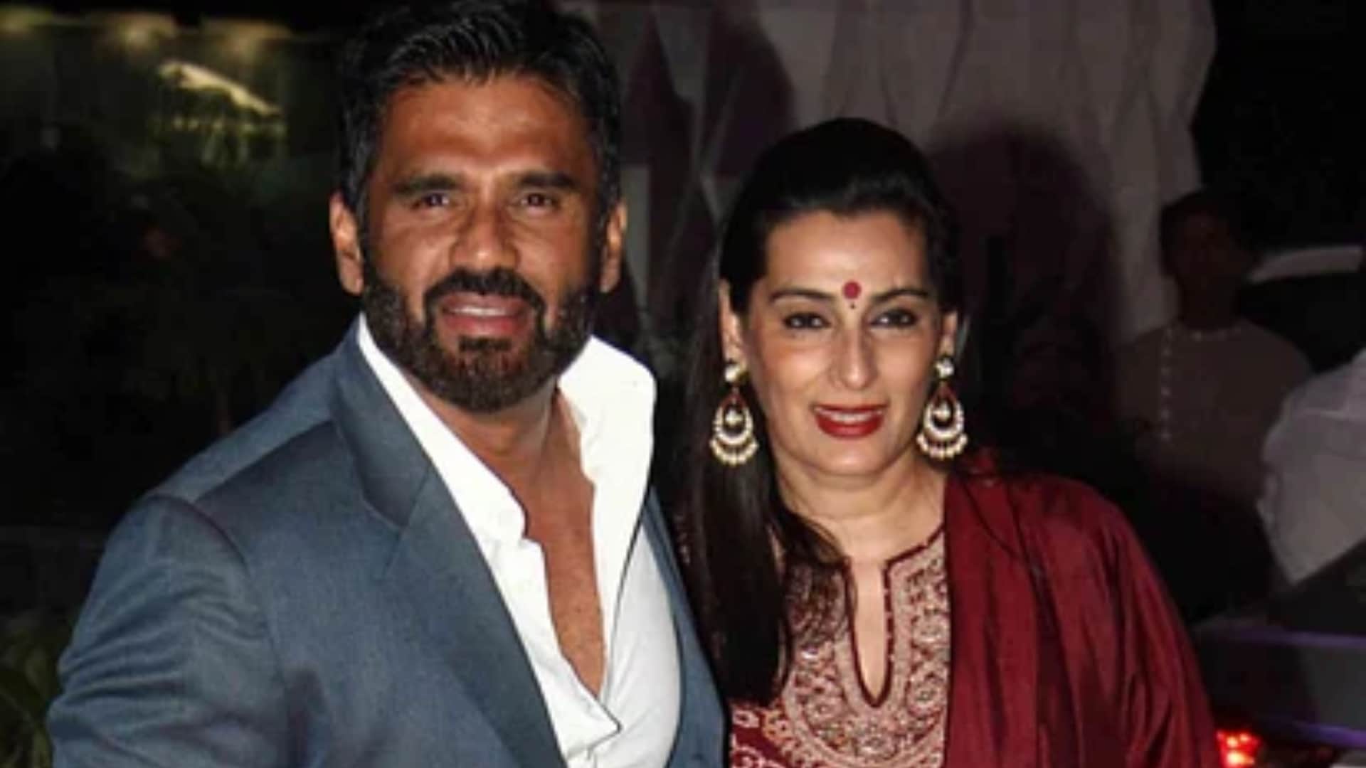 Stars and Their Powerful Wives Gauri Khan Maheep Kapoor Seema Khan Twinkle Khanna Mana
