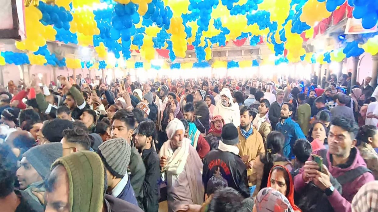 devotees visited Radharani temple in Barsana Mathura and took blessings On New Year