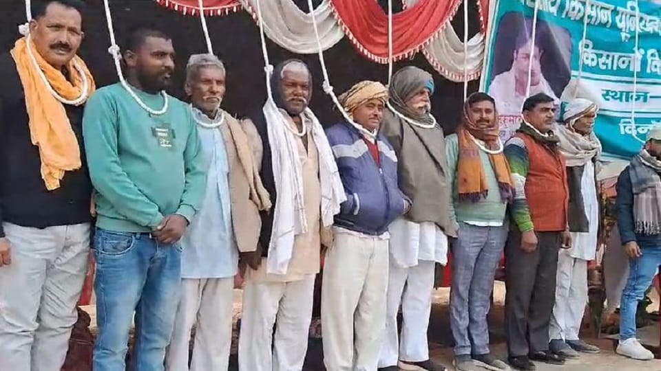 Farmers' protest continued for the 11th day protesting against the government by hanging symbolically