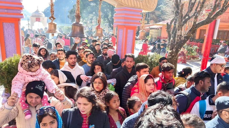 Crowd of devotees gathered in Naina Devi temple on the first day of New Year in nainital