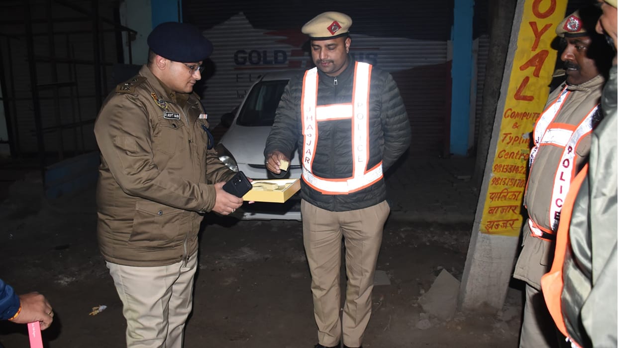 Jhajjar: SP celebrated New Year with soldiers