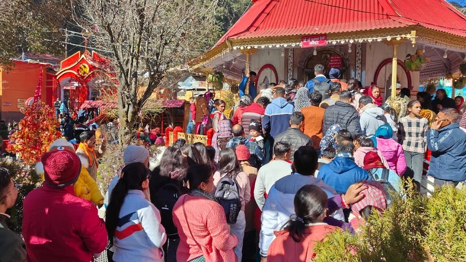 Crowd of devotees gathered in Naina Devi temple on the first day of New Year in nainital