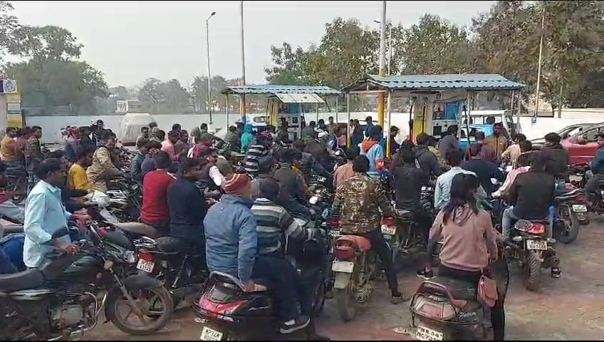 Bus Strike in Damoh: Drivers' strike, passengers getting upset due to closure of buses