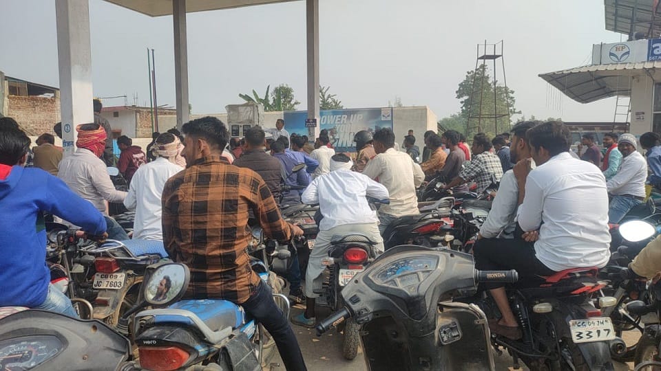 Drivers strike in Kabirdham oil not reaching petrol pump