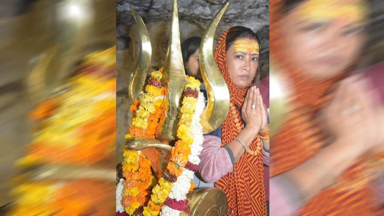 New Year 2024 celebration CM Dhami wishes New Year Minister Rekha Arya offered prayers at Tapkeshwar temple