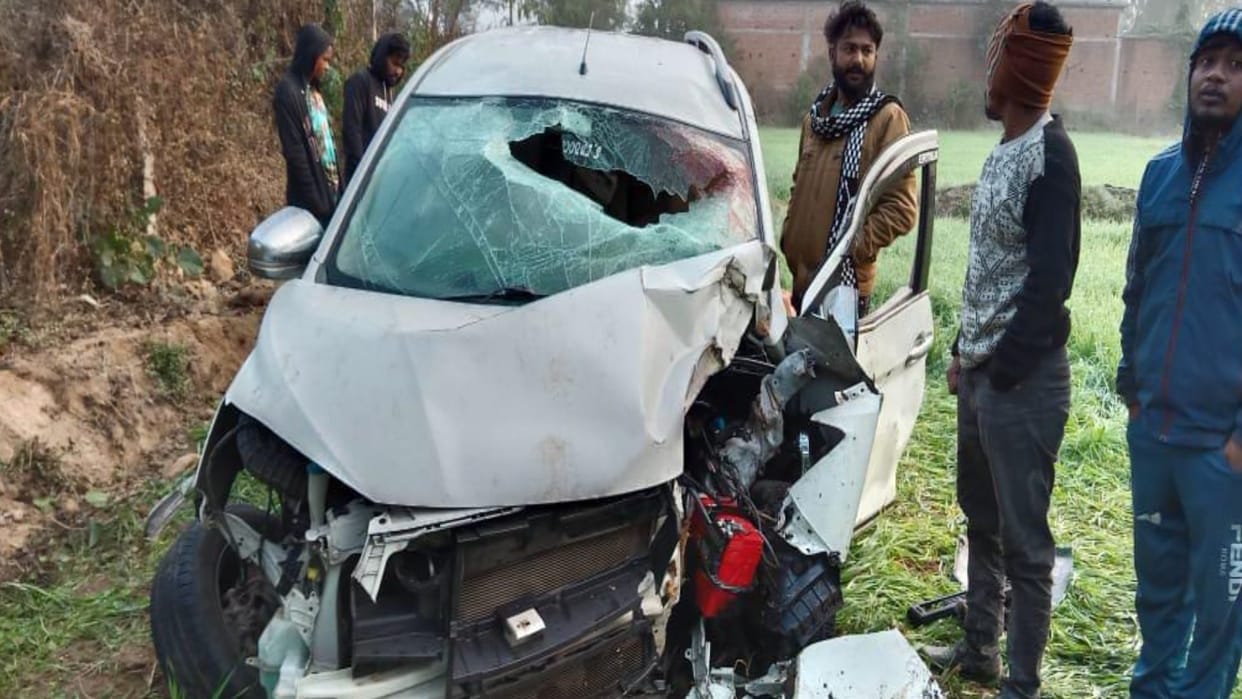 Car lost control and collided with a tree in Shahdol
