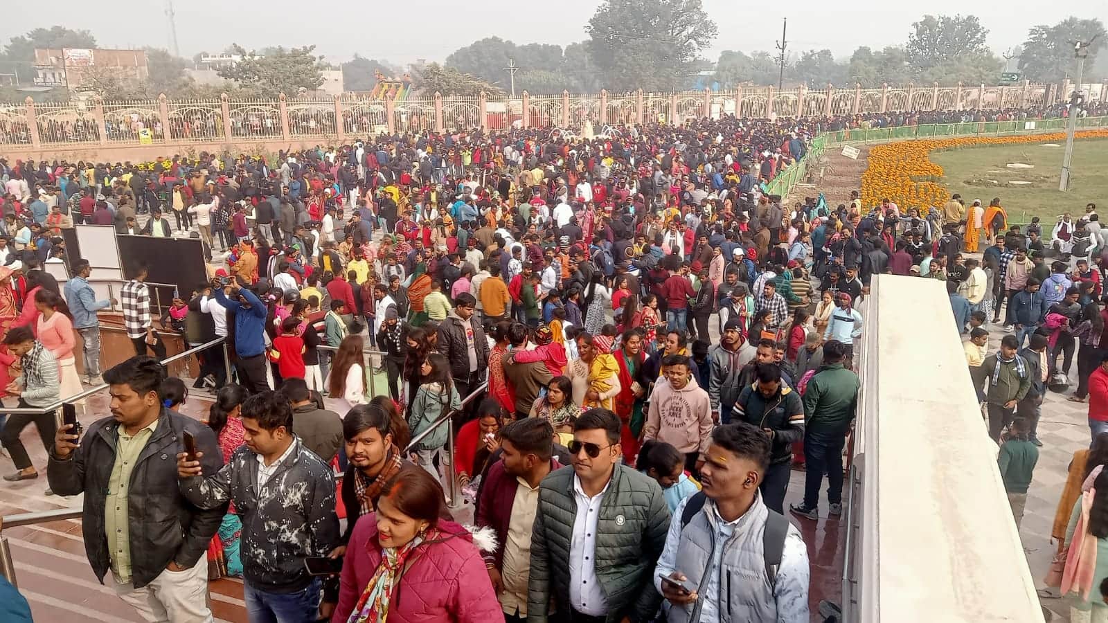 new year 2024 crowd of devotees in Markandey Mahadev Temple and Swarved Mahamandir see latest photos