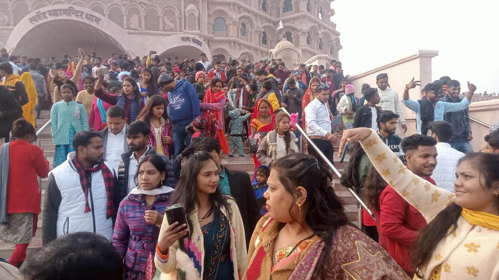 new year 2024 crowd of devotees in Markandey Mahadev Temple and Swarved Mahamandir see latest photos