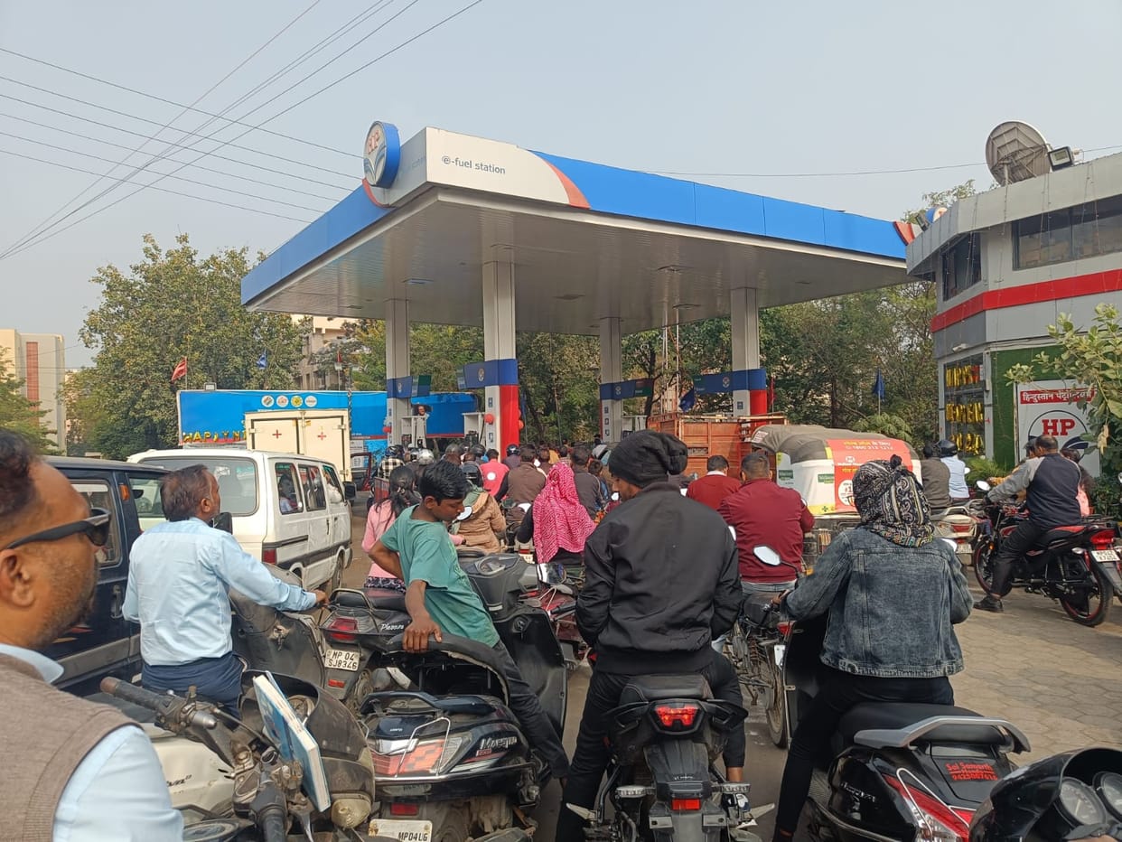 Drivers Strike News: Wheels of commercial vehicles stopped in Bhopal in protest against the new law