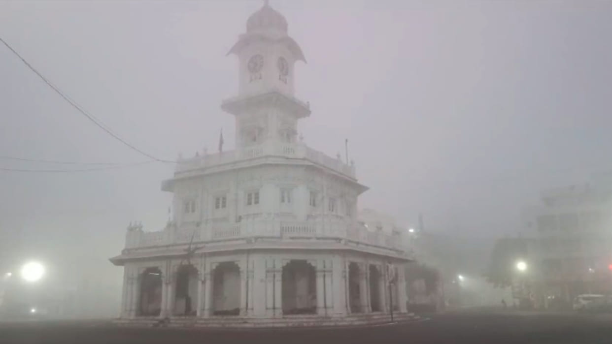 Ujjain Weather: New Year started with fog, roads were not visible due to fog, chill increased