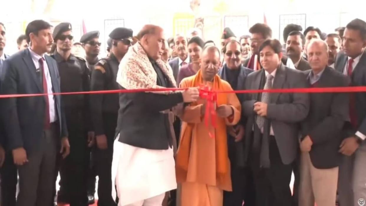 Defense Minister and CM reached Vrindavan and dedicated country first Girls Sainik School